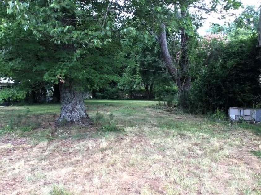 6000 Main Street, Salisbury, NC 28147.  MLS# CAR4248591, YatesRealty ID 6845. SIDE YARD
