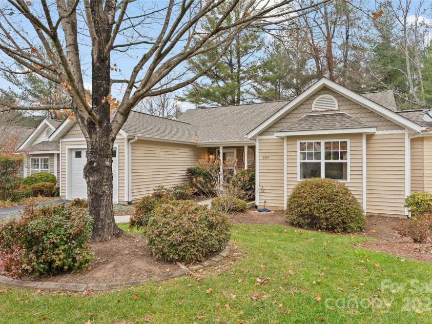 264 Charlestown Drive, Hendersonville, NC 28792.  MLS# CAR4325635, YatesRealty ID 6846. 
