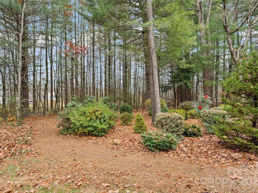 264 Charlestown Drive, Hendersonville, NC 28792.  MLS# CAR4325635, YatesRealty ID 6846. 