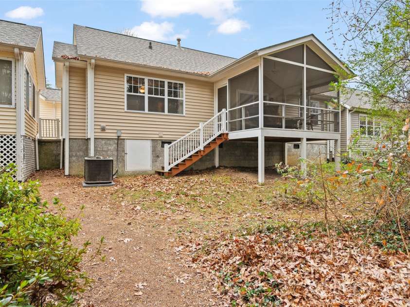 264 Charlestown Drive, Hendersonville, NC 28792.  MLS# CAR4325635, YatesRealty ID 6846. 
