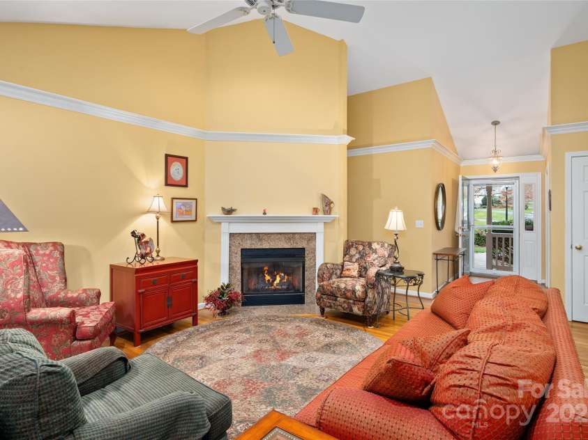 264 Charlestown Drive, Hendersonville, NC 28792.  MLS# CAR4325635, YatesRealty ID 6846. 