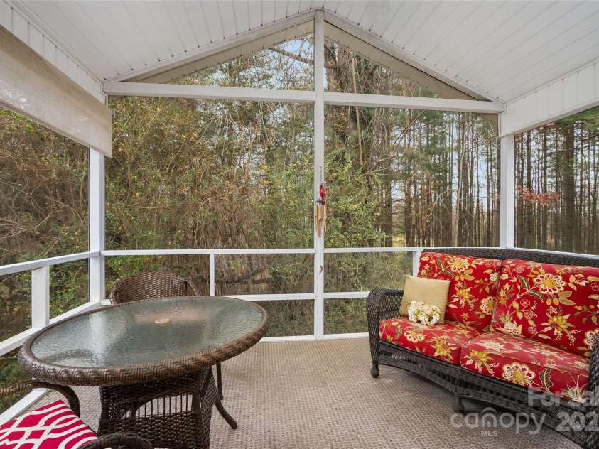 264 Charlestown Drive, Hendersonville, NC 28792.  MLS# CAR4325635, YatesRealty ID 6846. 