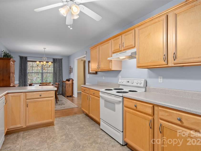 264 Charlestown Drive, Hendersonville, NC 28792.  MLS# CAR4325635, YatesRealty ID 6846. 