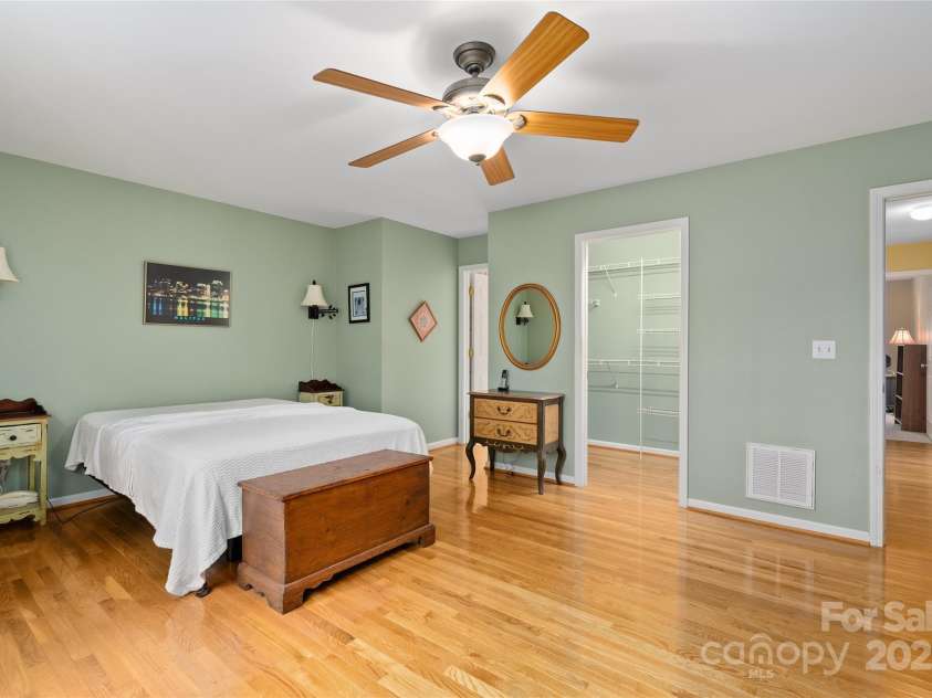264 Charlestown Drive, Hendersonville, NC 28792.  MLS# CAR4325635, YatesRealty ID 6846. 