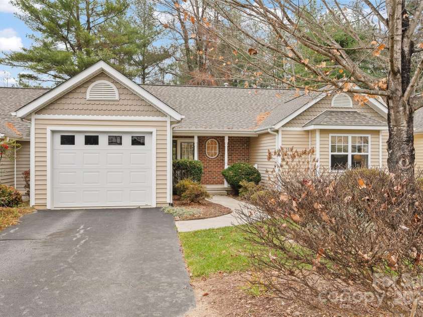 264 Charlestown Drive, Hendersonville, NC 28792.  MLS# CAR4325635, YatesRealty ID 6846. 