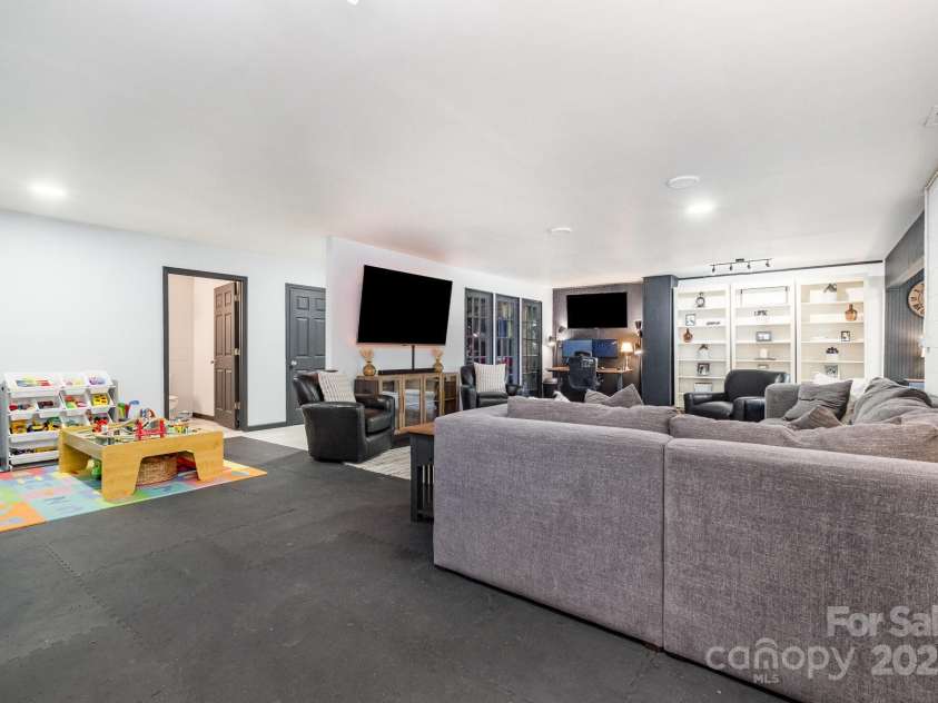 4517 Lake Shore Road, Denver, NC 28037.  MLS# CAR4246724, YatesRealty ID 6846. 