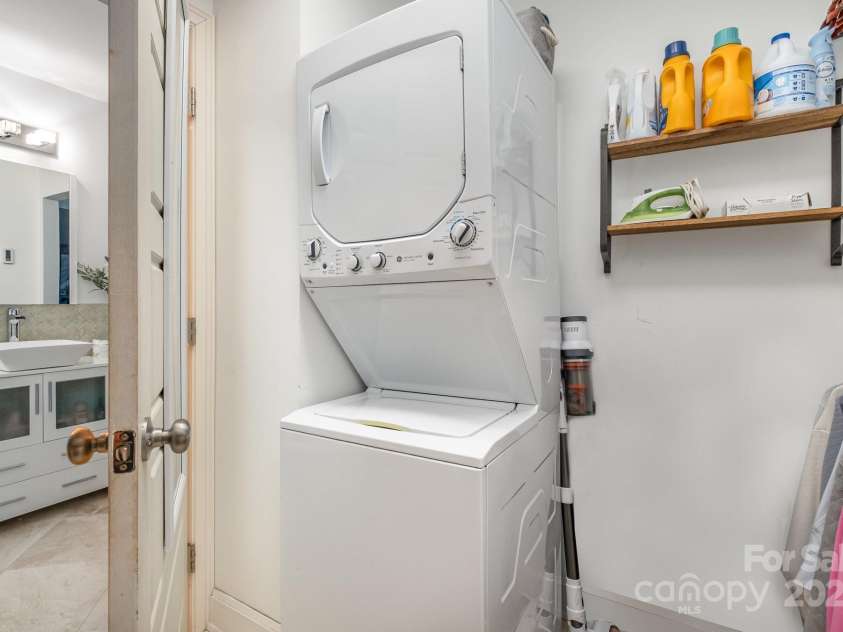 4517 Lake Shore Road, Denver, NC 28037.  MLS# CAR4246724, YatesRealty ID 6846. Primary closet laundry