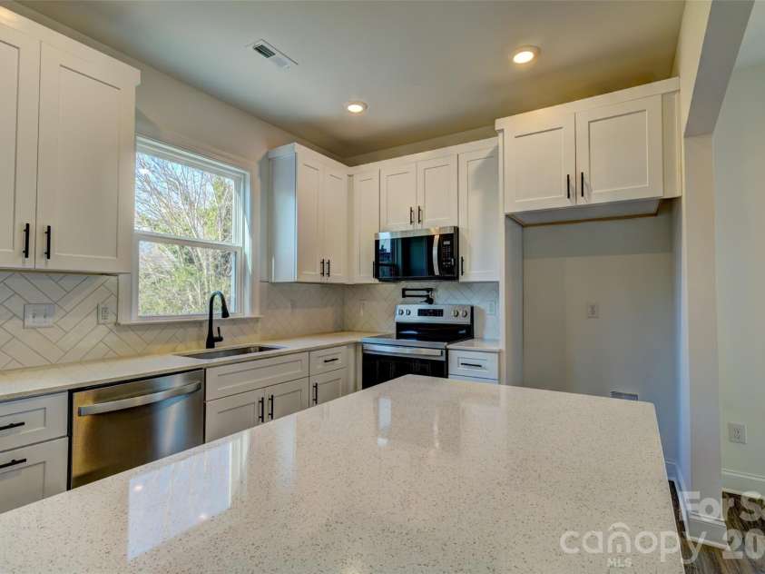 609 Buffalo Street, Shelby, NC 28150.  MLS# CAR4328307, YatesRealty ID 6847. 
