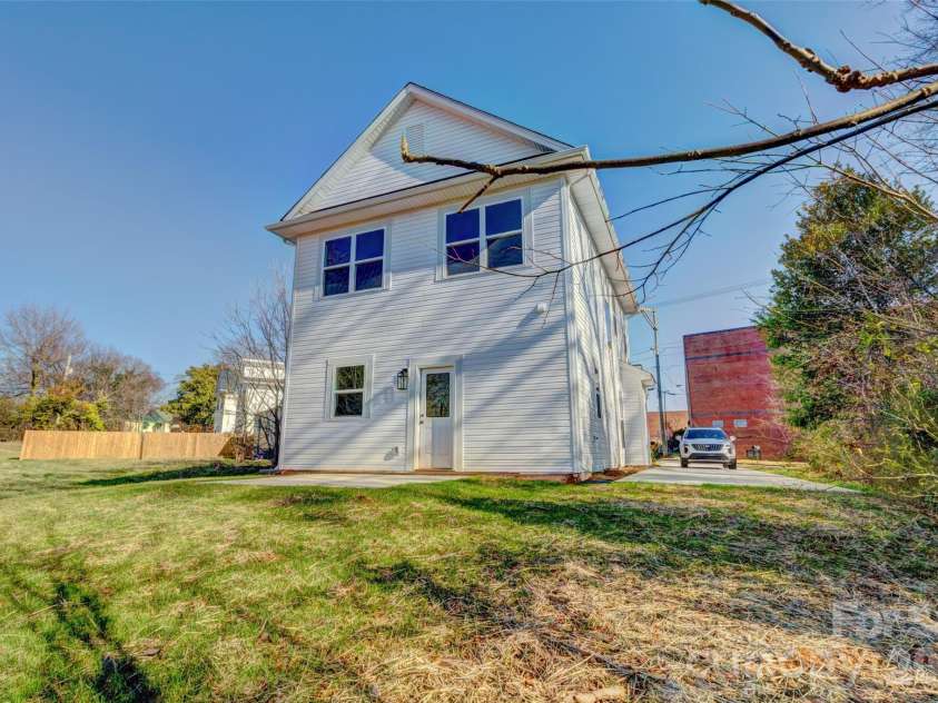 609 Buffalo Street, Shelby, NC 28150.  MLS# CAR4328307, YatesRealty ID 6847. 