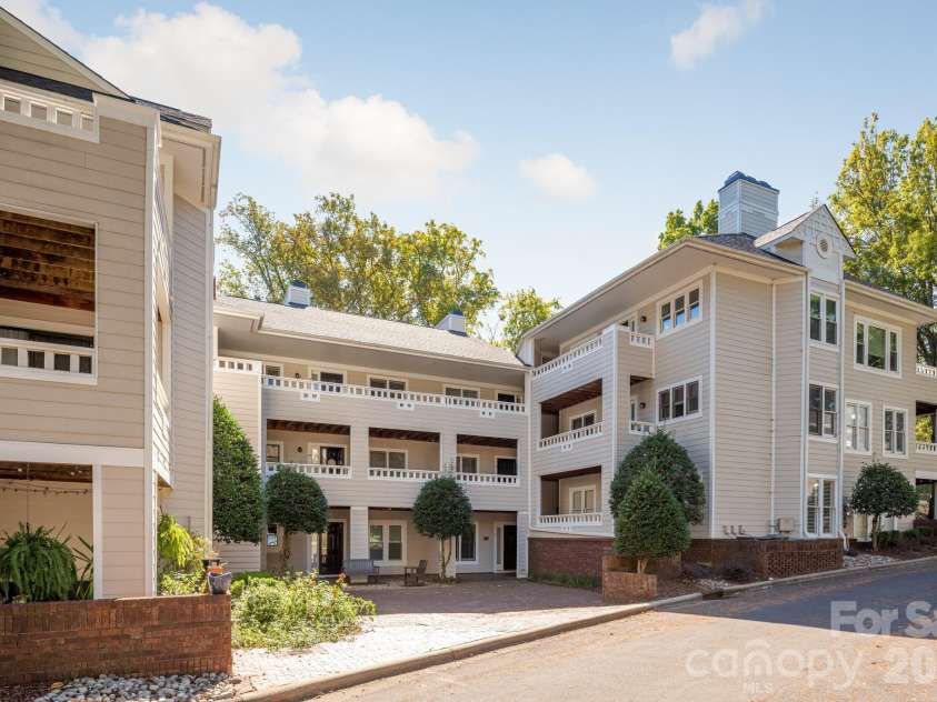 2715 Selwyn Avenue, Charlotte, NC 28209.  MLS# CAR4362710, YatesRealty ID 6849. Complex