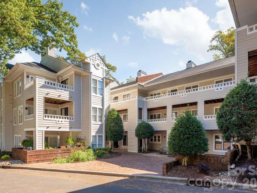 2715 Selwyn Avenue, Charlotte, NC 28209.  MLS# CAR4362710, YatesRealty ID 6849. Complex