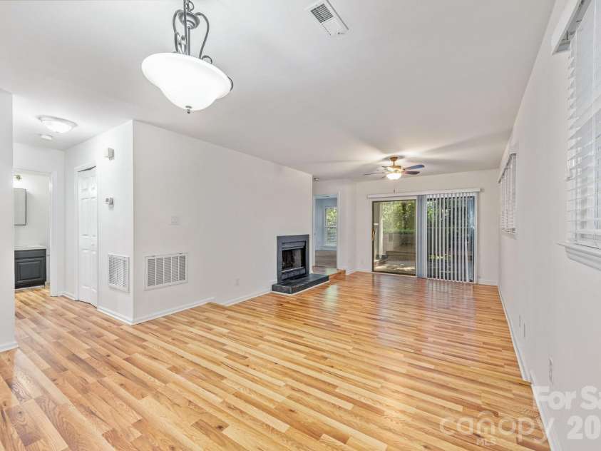 2715 Selwyn Avenue, Charlotte, NC 28209.  MLS# CAR4362710, YatesRealty ID 6849. Great Room