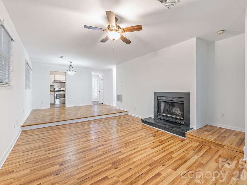 2715 Selwyn Avenue, Charlotte, NC 28209.  MLS# CAR4362710, YatesRealty ID 6849. Great Room
