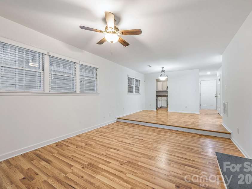 2715 Selwyn Avenue, Charlotte, NC 28209.  MLS# CAR4362710, YatesRealty ID 6849. Great Room