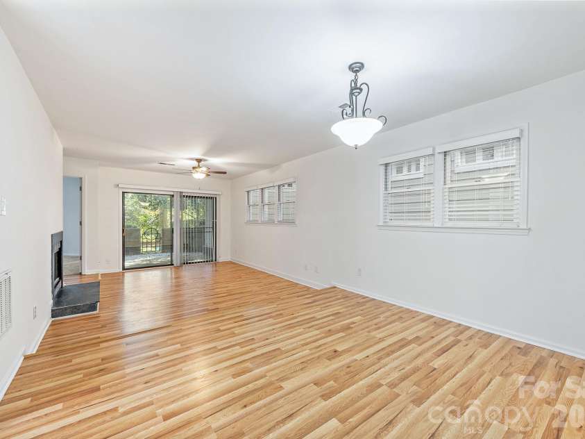 2715 Selwyn Avenue, Charlotte, NC 28209.  MLS# CAR4362710, YatesRealty ID 6849. Great Room
