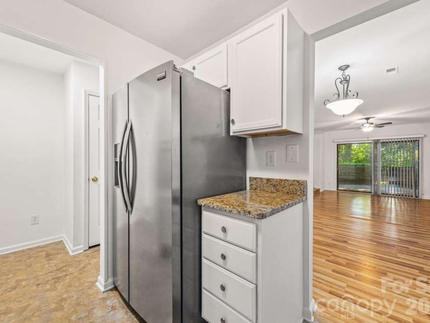 2715 Selwyn Avenue, Charlotte, NC 28209.  MLS# CAR4362710, YatesRealty ID 6849. Kitchen