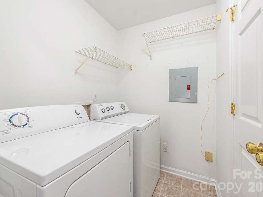 2715 Selwyn Avenue, Charlotte, NC 28209.  MLS# CAR4362710, YatesRealty ID 6849. Laundry