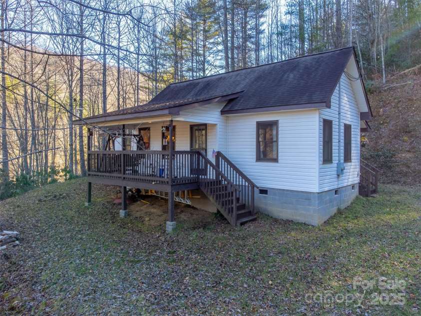 109 Hog Cove Road, Sylva, NC 28779.  MLS# CAR4332121, YatesRealty ID 685. 
