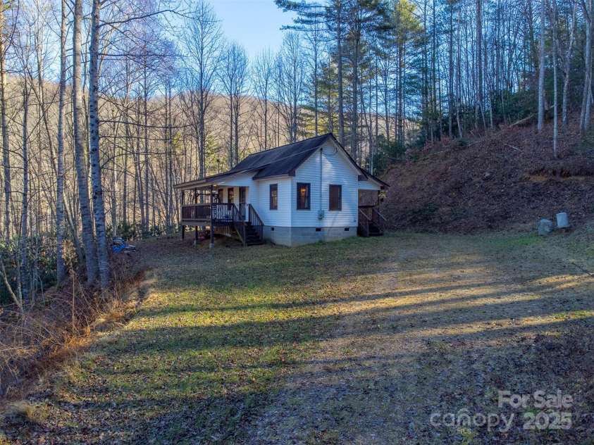 109 Hog Cove Road, Sylva, NC 28779.  MLS# CAR4332121, YatesRealty ID 685. 
