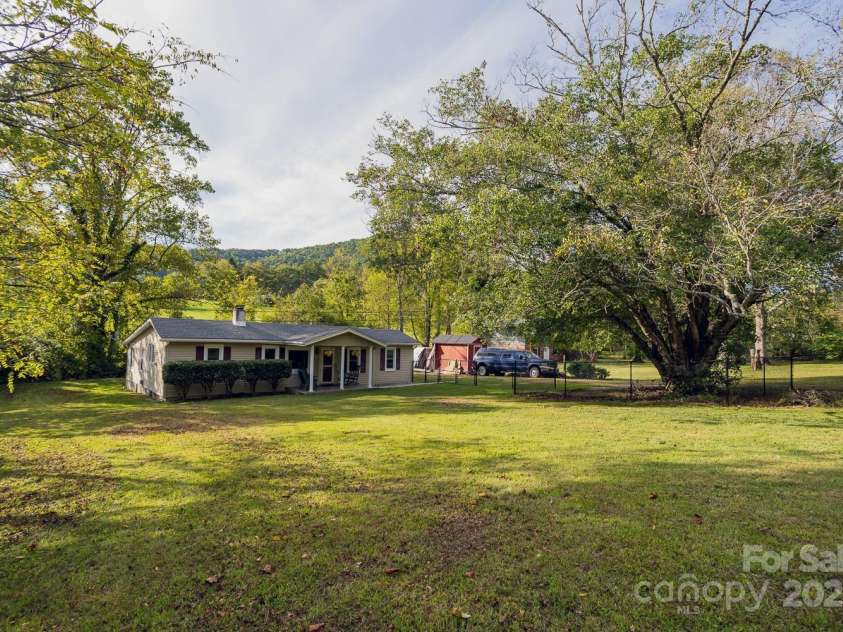 948 Riceville Road, Asheville, NC 28805.  MLS# CAR4311610, YatesRealty ID 685. 