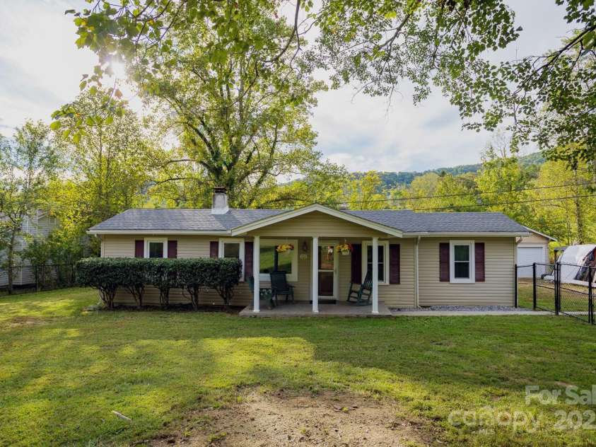 948 Riceville Road, Asheville, NC 28805.  MLS# CAR4311610, YatesRealty ID 685. 