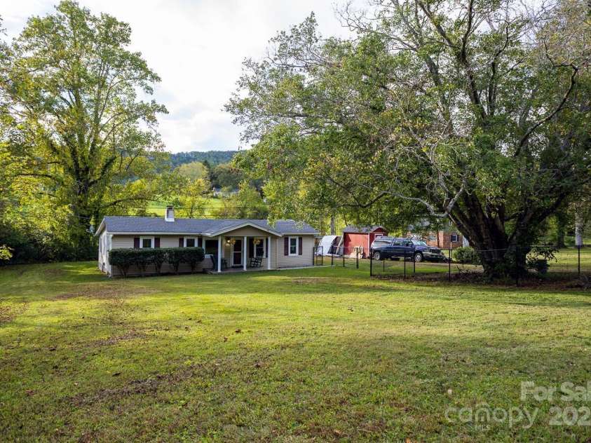 948 Riceville Road, Asheville, NC 28805.  MLS# CAR4311610, YatesRealty ID 685. 