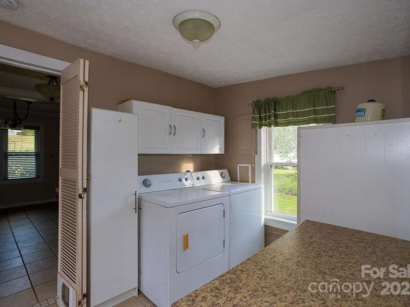 948 Riceville Road, Asheville, NC 28805.  MLS# CAR4311610, YatesRealty ID 685. 