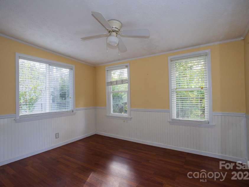 948 Riceville Road, Asheville, NC 28805.  MLS# CAR4311610, YatesRealty ID 685. 