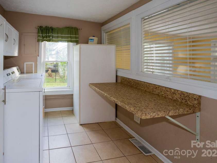 948 Riceville Road, Asheville, NC 28805.  MLS# CAR4311610, YatesRealty ID 685. 