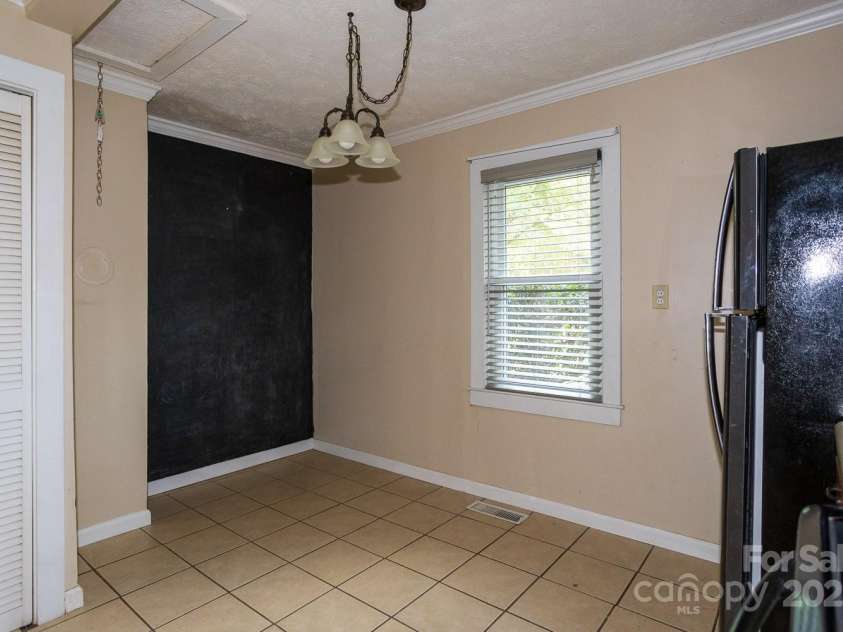 948 Riceville Road, Asheville, NC 28805.  MLS# CAR4311610, YatesRealty ID 685. 