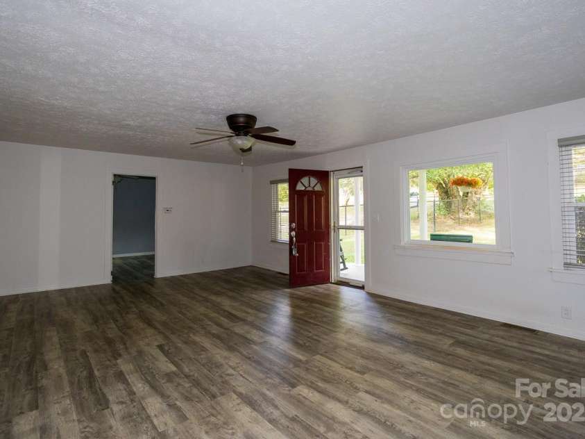 948 Riceville Road, Asheville, NC 28805.  MLS# CAR4311610, YatesRealty ID 685. 