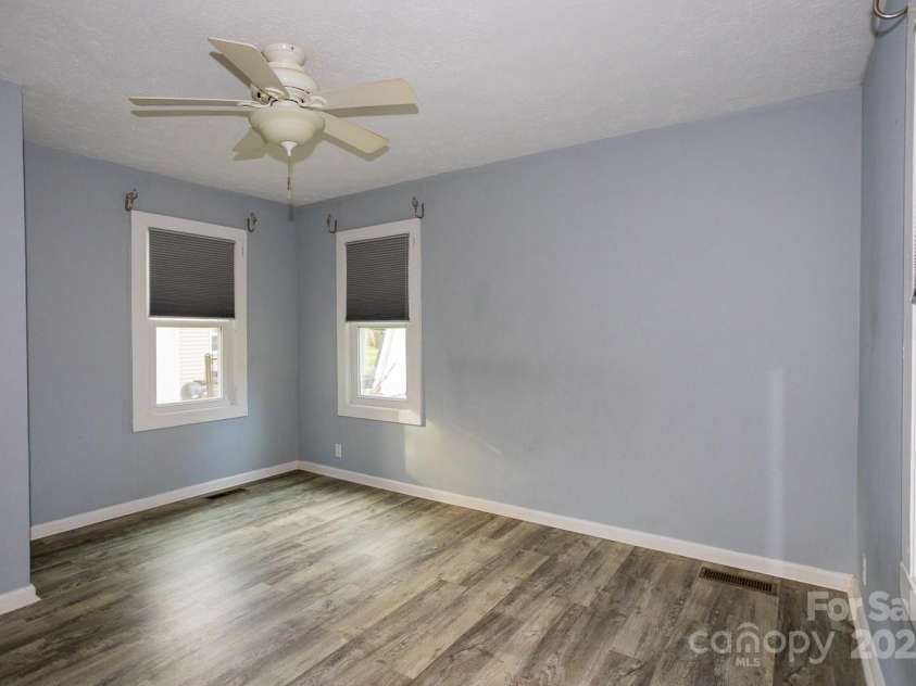 948 Riceville Road, Asheville, NC 28805.  MLS# CAR4311610, YatesRealty ID 685. 