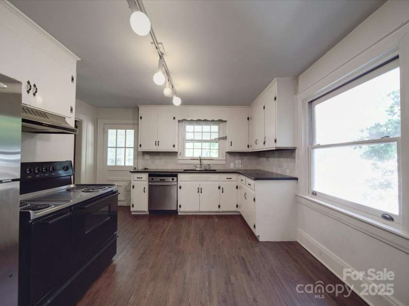 2326 Armstrong Circle, Gastonia, NC 28054.  MLS# CAR4243976, YatesRealty ID 6850. 