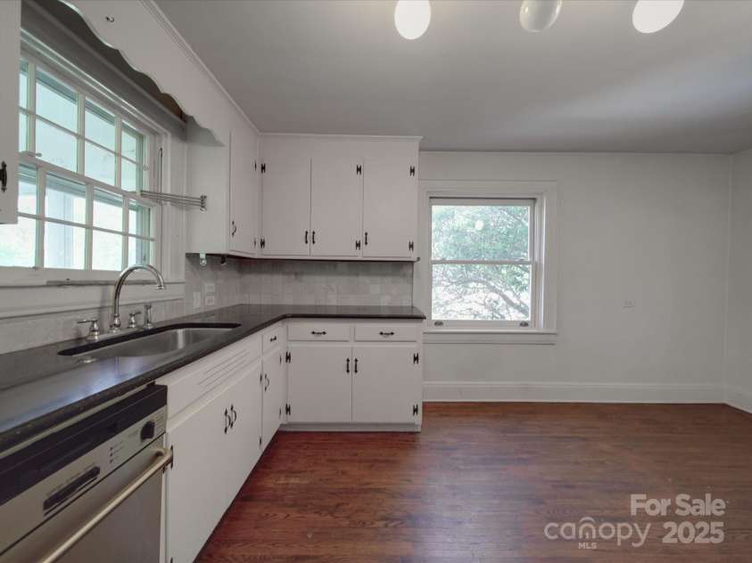 2326 Armstrong Circle, Gastonia, NC 28054.  MLS# CAR4243976, YatesRealty ID 6850. 