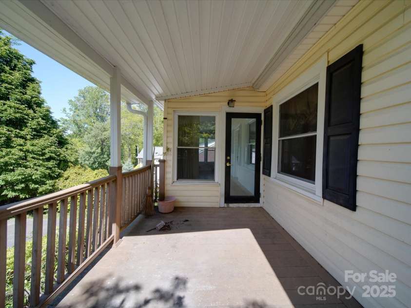 2326 Armstrong Circle, Gastonia, NC 28054.  MLS# CAR4243976, YatesRealty ID 6850. 