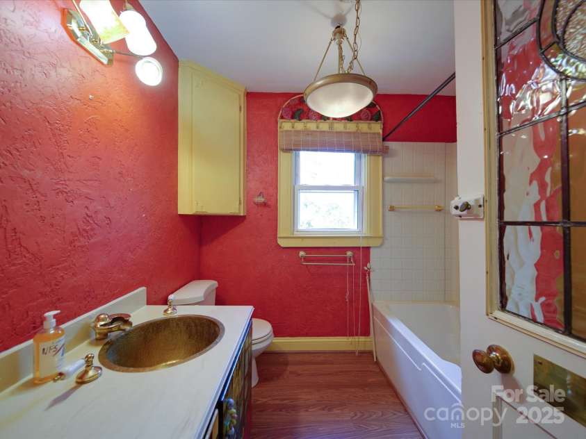 2326 Armstrong Circle, Gastonia, NC 28054.  MLS# CAR4243976, YatesRealty ID 6850. 