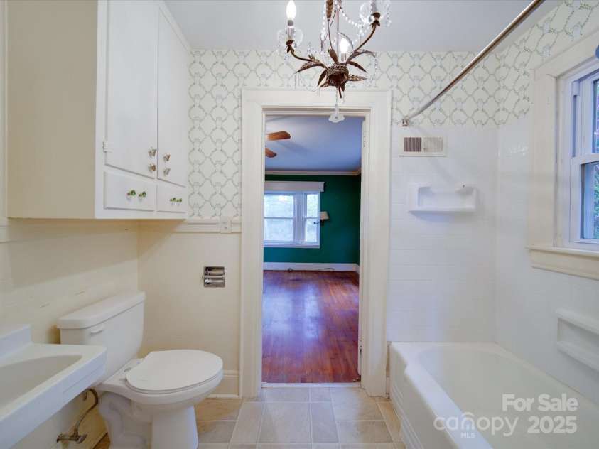 2326 Armstrong Circle, Gastonia, NC 28054.  MLS# CAR4243976, YatesRealty ID 6850. 