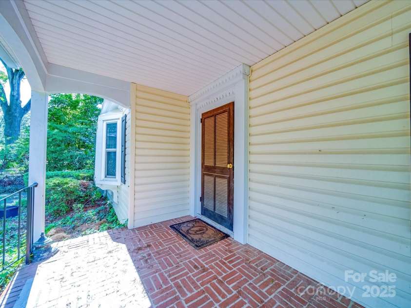 2326 Armstrong Circle, Gastonia, NC 28054.  MLS# CAR4243976, YatesRealty ID 6850. 