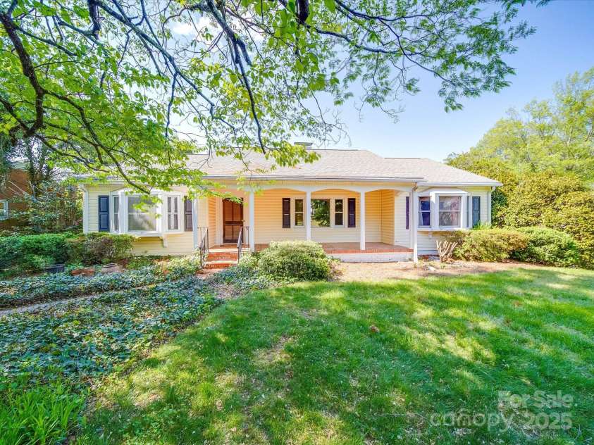 2326 Armstrong Circle, Gastonia, NC 28054.  MLS# CAR4243976, YatesRealty ID 6850. 