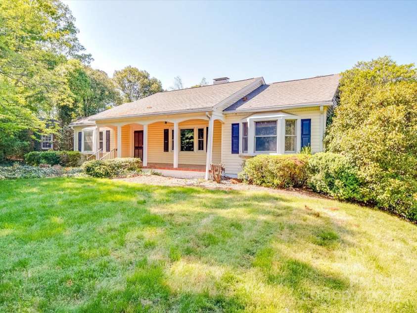 2326 Armstrong Circle, Gastonia, NC 28054.  MLS# CAR4243976, YatesRealty ID 6850. 