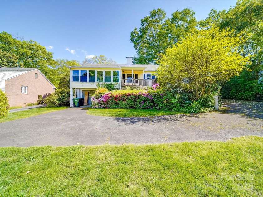 2326 Armstrong Circle, Gastonia, NC 28054.  MLS# CAR4243976, YatesRealty ID 6850. 