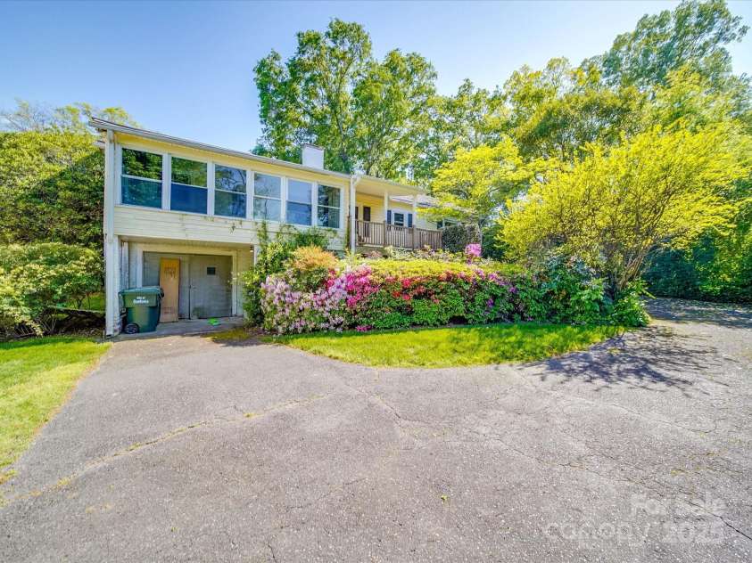 2326 Armstrong Circle, Gastonia, NC 28054.  MLS# CAR4243976, YatesRealty ID 6850. 
