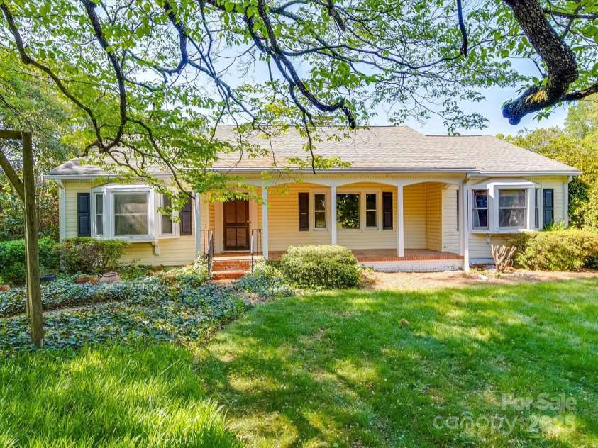 2326 Armstrong Circle, Gastonia, NC 28054.  MLS# CAR4243976, YatesRealty ID 6850. 