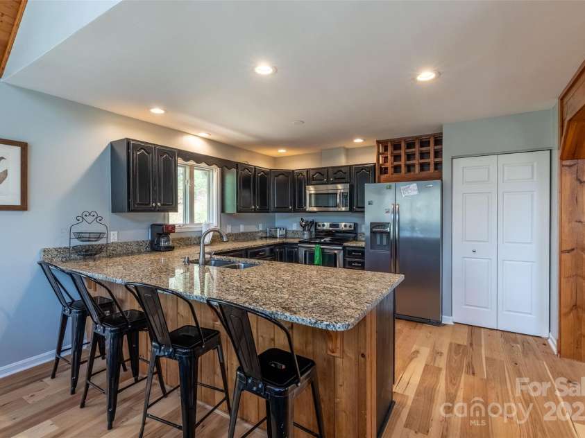 136 Dars Lane, Tuckasegee, NC 28783.  MLS# CAR4248083, YatesRealty ID 6851. Breakfast Bar