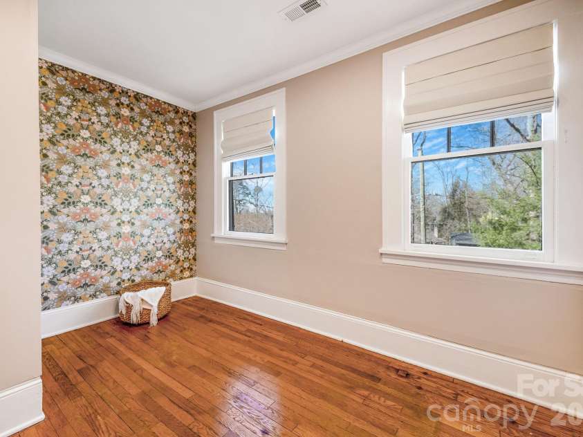 28 Westover Drive, Asheville, NC 28801.  MLS# CAR4357081, YatesRealty ID 6851. Upper Level Second Bedroom