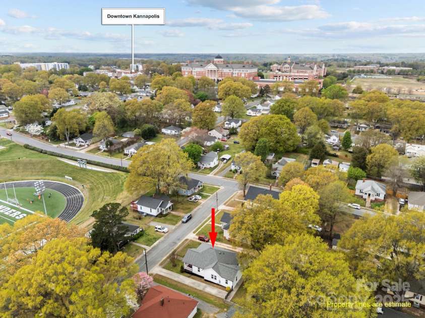 405 3rd Street, Kannapolis, NC 28083.  MLS# CAR4239443, YatesRealty ID 6854. 1/2 mile to downtown Kannapolis!