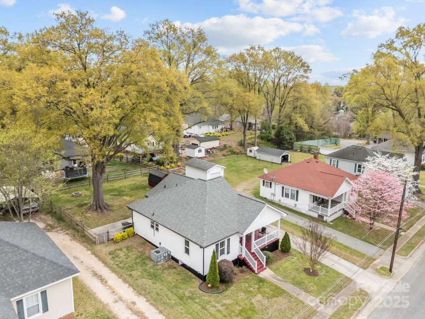 405 3rd Street, Kannapolis, NC 28083.  MLS# CAR4239443, YatesRealty ID 6854. 
