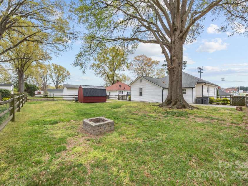 405 3rd Street, Kannapolis, NC 28083.  MLS# CAR4239443, YatesRealty ID 6854. Backyard