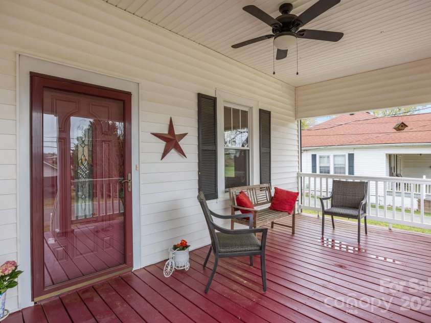 405 3rd Street, Kannapolis, NC 28083.  MLS# CAR4239443, YatesRealty ID 6854. Front porch