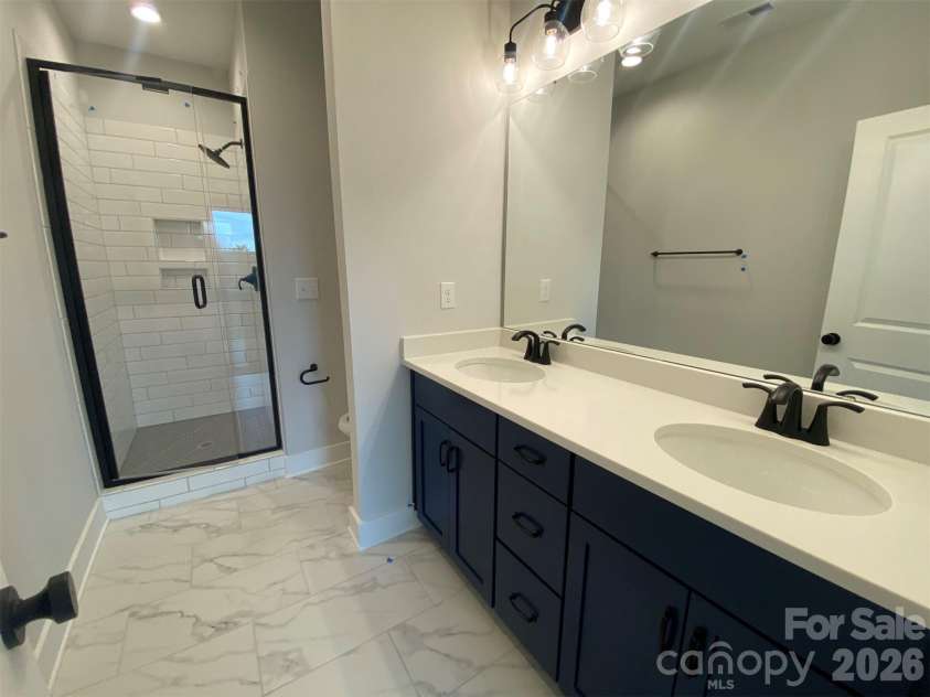 934 Callahan Street, Charlotte, NC 28206.  MLS# CAR4209050, YatesRealty ID 6858. Premier Bath